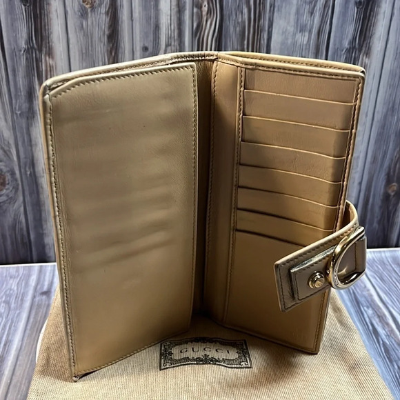 GUCCI CREAM LEATHER BIFOLD ZIP WALLET WITH SIGNATURE HORSE BIT CLASP. - Picture 10 of 16